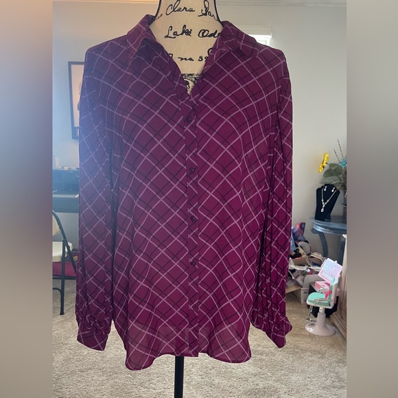 ELLE- Burgundy Purple Collared Button Up Blouse in Size Medium - Picture 5 of 12